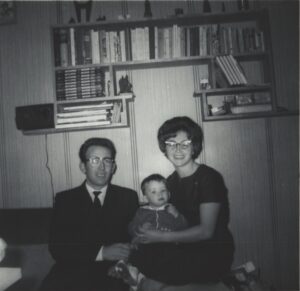 Michel avec ses parents Lionel et Lucille.