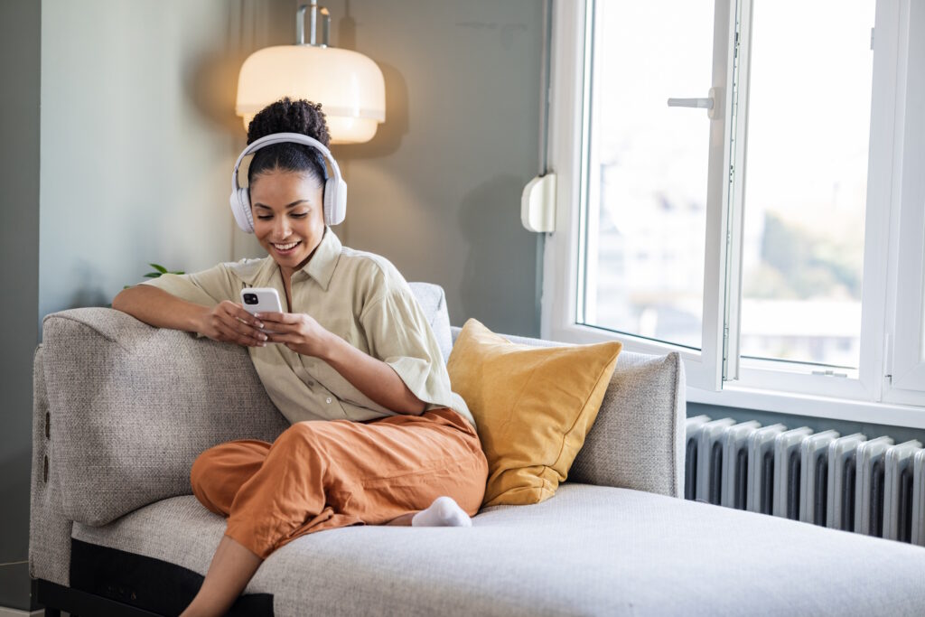 Woman uses mental health apps at home.